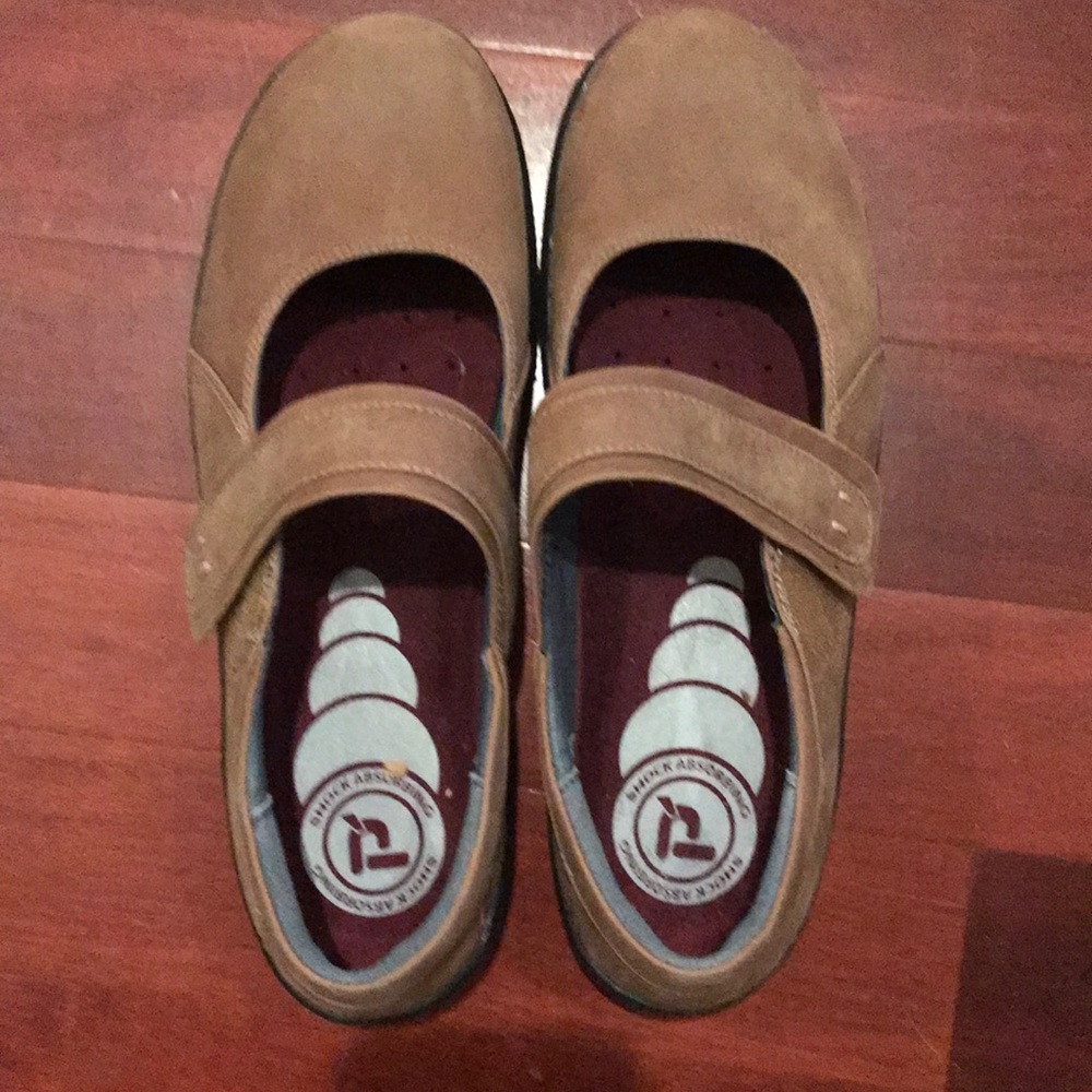 Womens Propet maryjane style taupe colored shoes